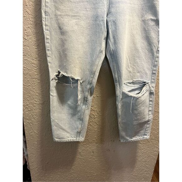 Mom High Rise Light Blue Jeans Ripped Knees Woman’s Size 18 Regular - Picture 2 of 11